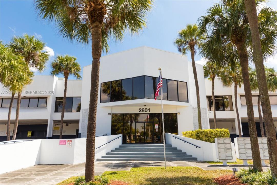2801 NW 74 AV S12, Miami, Florida 33122, USA