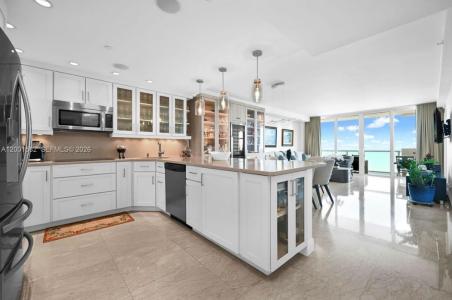 5601 Collins Ave 903, Miami Beach, Florida 33140, USA