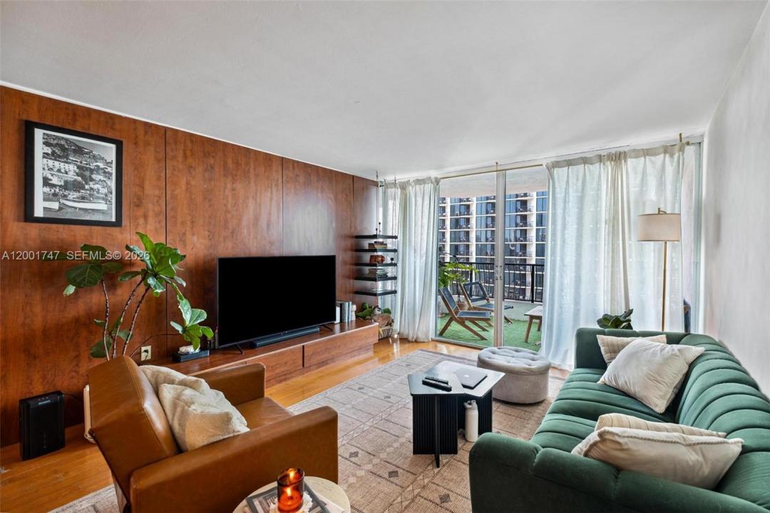 555 NE 15th St 26F, Miami, Floryda 33132, USA