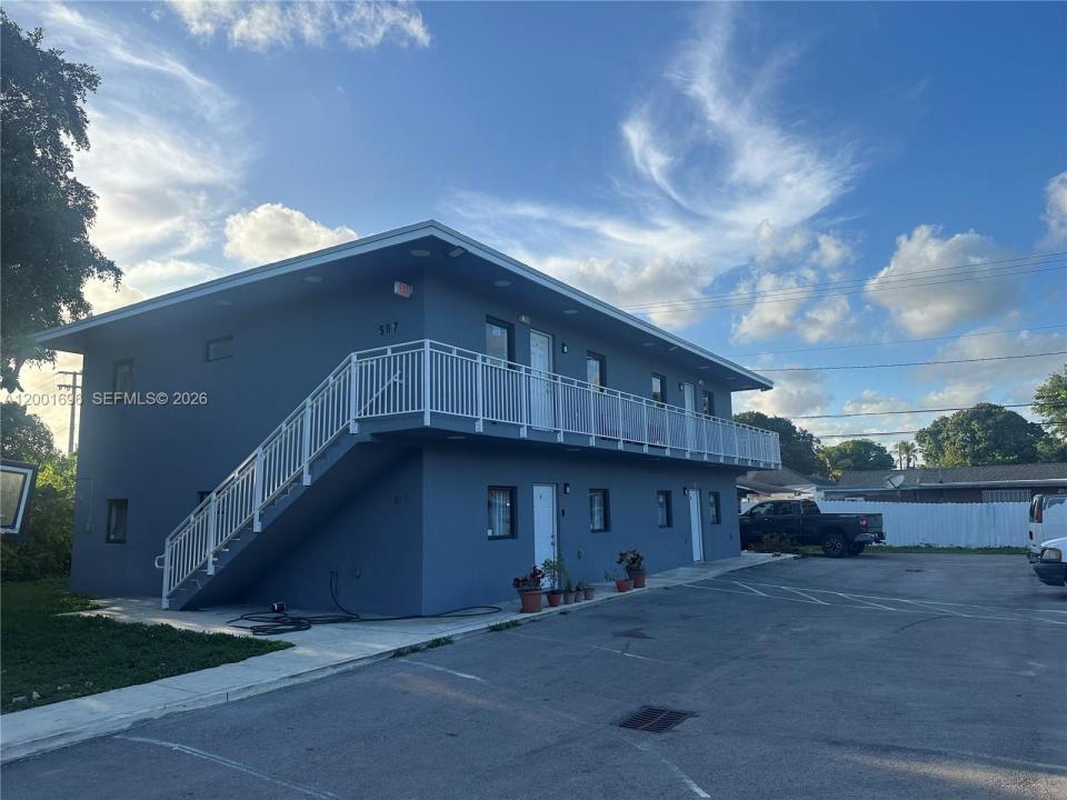 587 NW 100th St C, Miami, Floride 33150, États-Unis