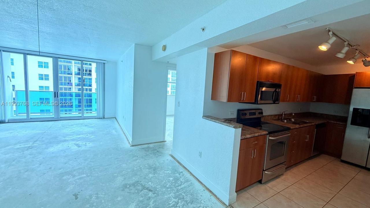 7501 E Treasure Dr 8B, North Bay Village, Florida 33141, Stati Uniti