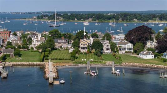 11 MAIN Street, Stonington, Connecticut 06378, USA