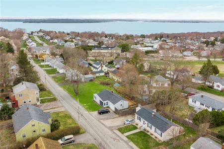 64 Pocasset Avenue, Tiverton, RI 02878, USA