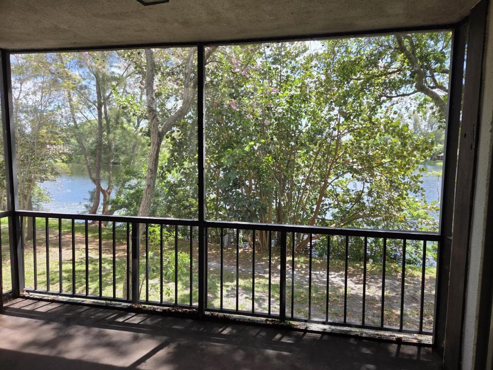 3720 Inverrary Drive 2b, Lauderhill, Florida 33319, USA