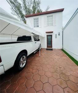 1589 W 73rd St, Hialeah, Florida 33014, USA