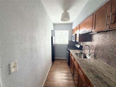 620 84th St 25, Miami Beach, Florida 33141, USA