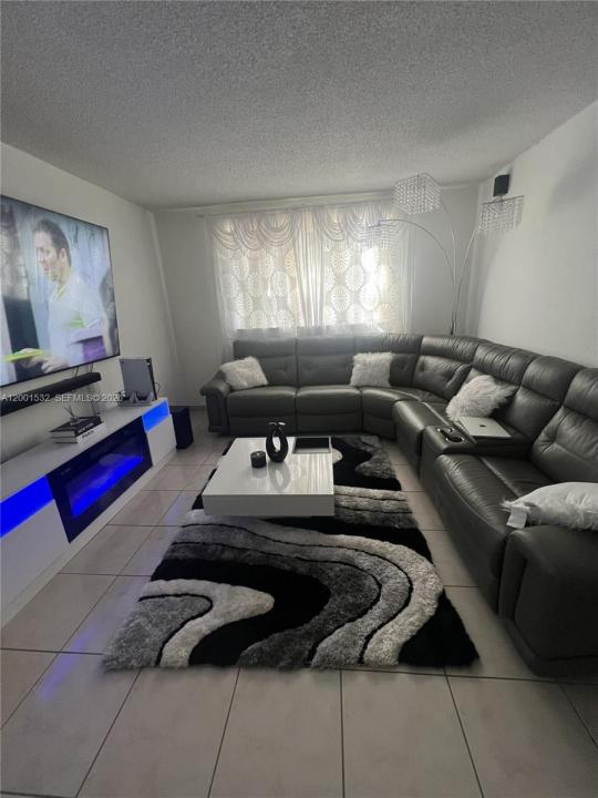 666 W 81st St 407, Hialeah, Floride 33014, États-Unis