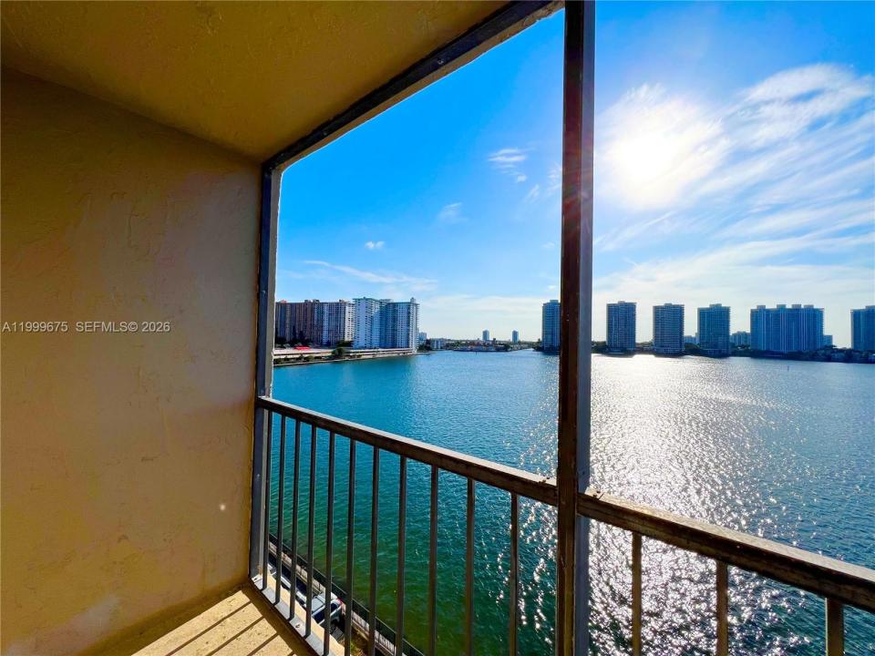 17600 N Bay Rd N701, Sunny Isles Beach, Florida 33160, USA