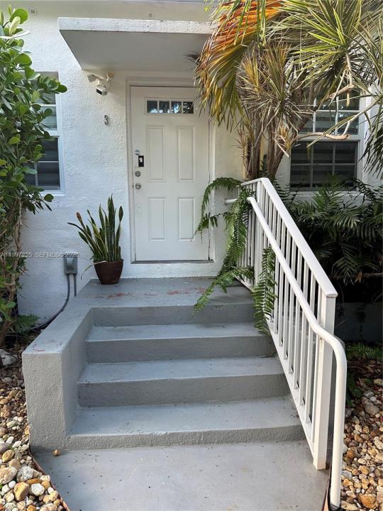 8401 Crespi Blvd 3, Miami Beach, Florida 33141, USA