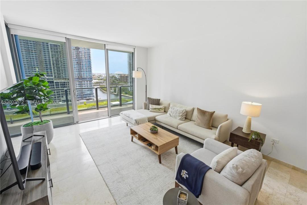 68 SE 6th St 1106, Miami, Florida 33131, USA