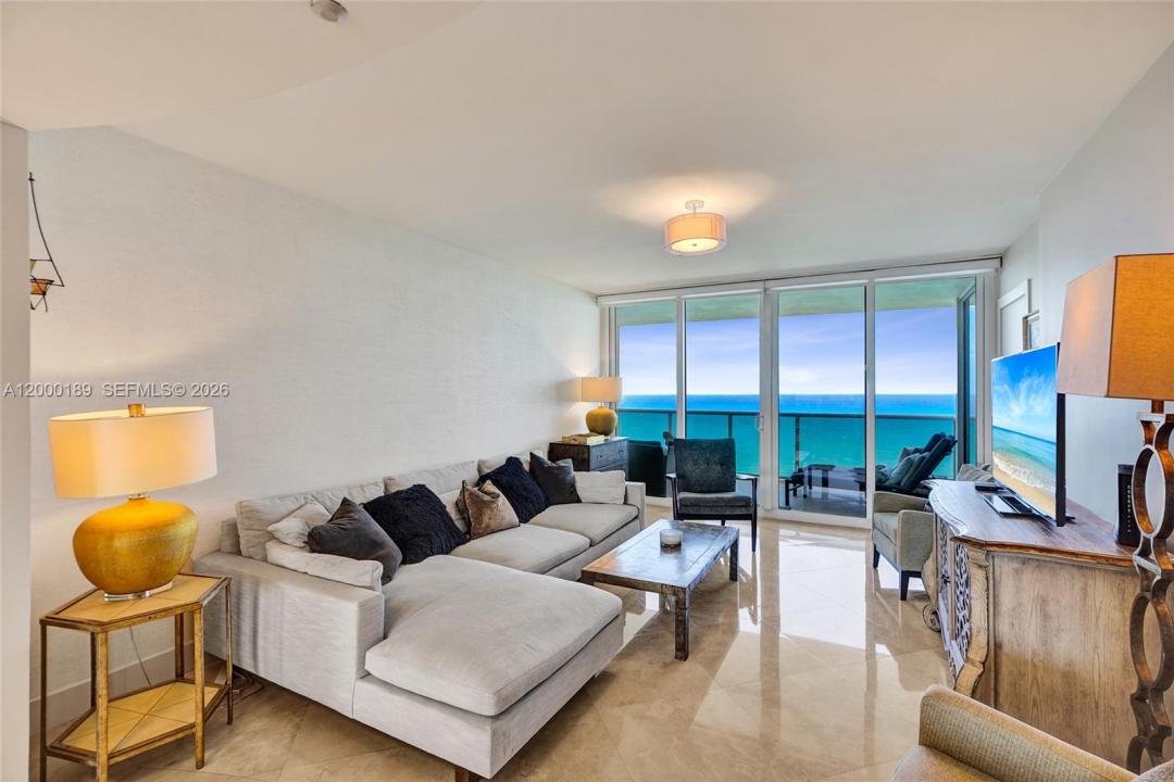 19111 Collins Ave 2703, Sunny Isles Beach, Floryda 33160, USA