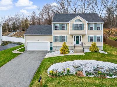 13 Bernon Drive, Lincoln, RI 02865, USA