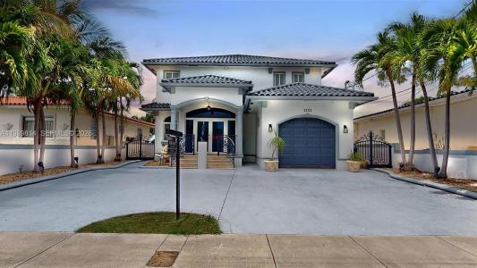 1131 Stillwater Dr, Miami Beach, Florida 33141, USA