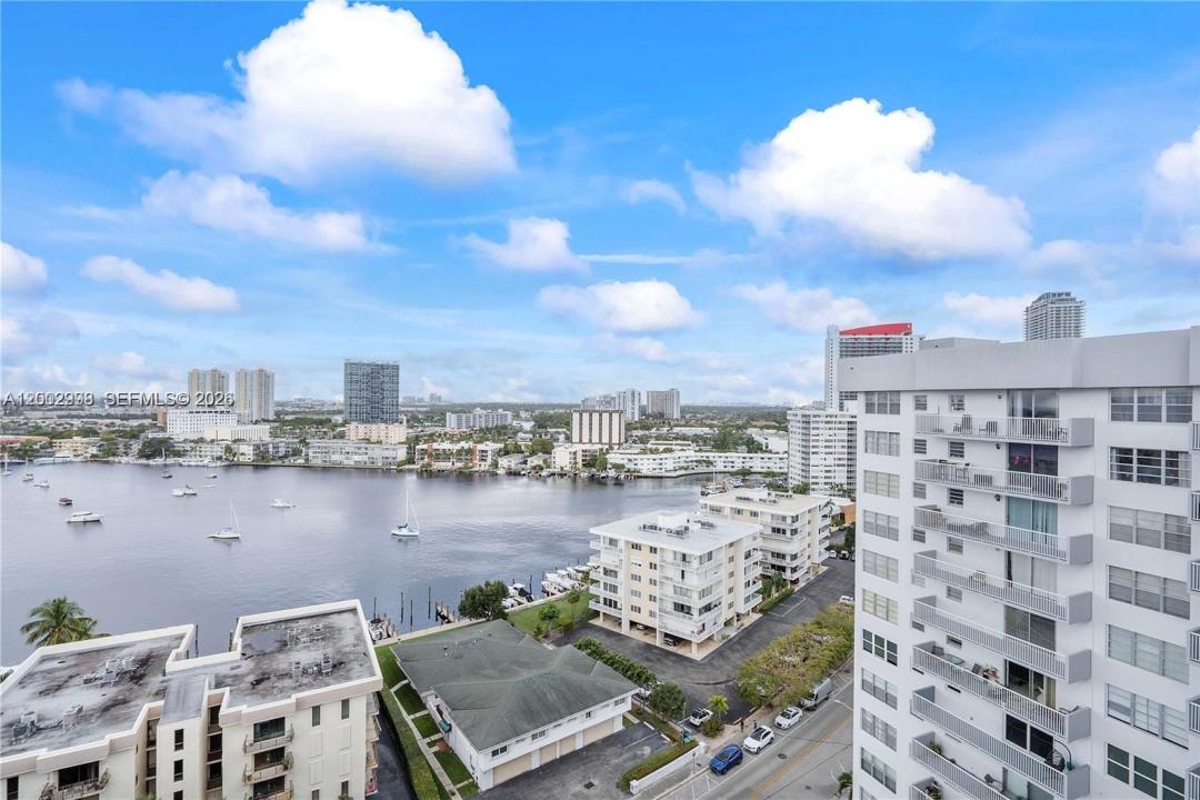 137 Golden Isles Dr 1609, Hallandale Beach, Florida 33009, Stati Uniti