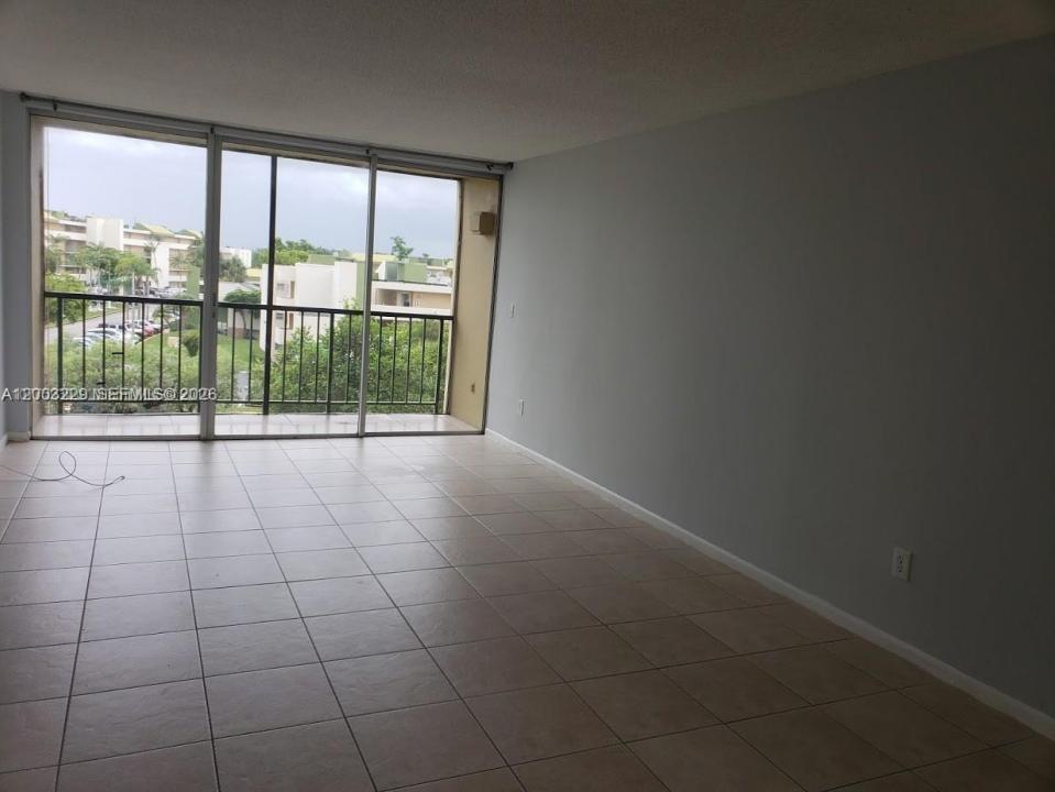 8840 Fontainebleau Blvd 402, Miami, Floride 33172, États-Unis
