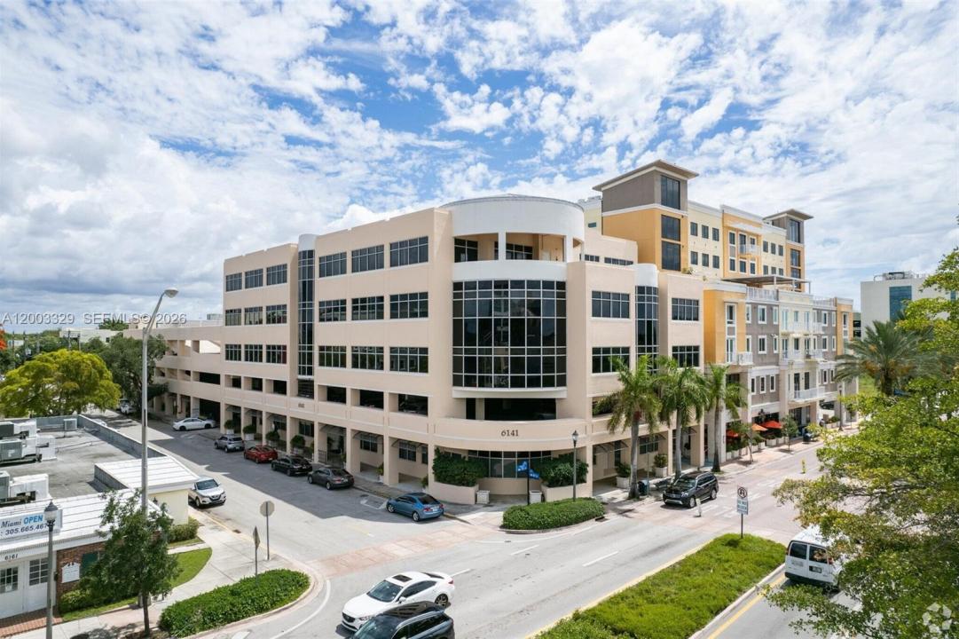 6141 Sunset Dr 102, South Miami, Florida 33143, USA