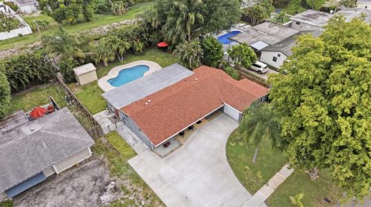 316 Riverdale Road, Palm Springs, Florida 33461, USA