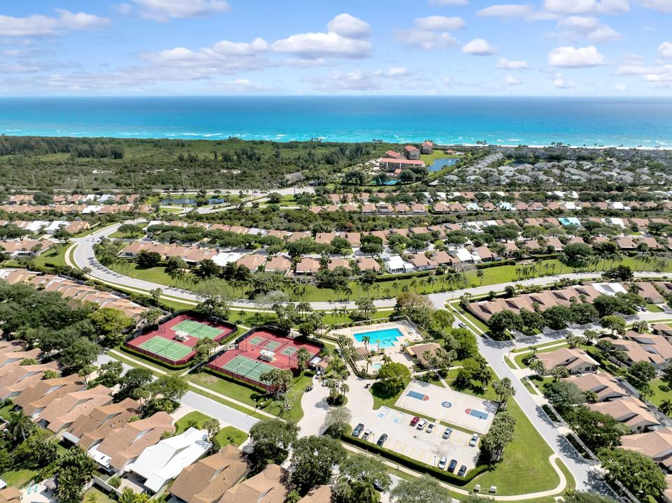 118 Ridge Road, Jupiter, Floryda 33477, USA
