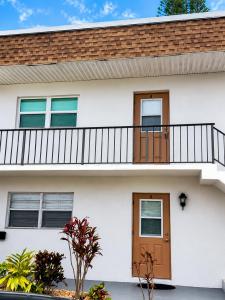 2950 SE Ocean Boulevard 8-6, Stuart, Florida 34996, Amerika Birleşik Devletleri
