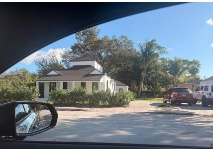 6915 NW 4th Ct A, Miami, Florida 33150, USA