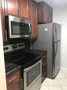 7075 NW 186th St C408, Hialeah, Florida 33015, USA