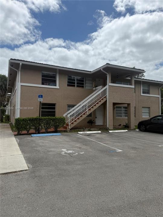 10228 Twin Lakes Dr 16-E, Coral Springs, Florida 33071, USA
