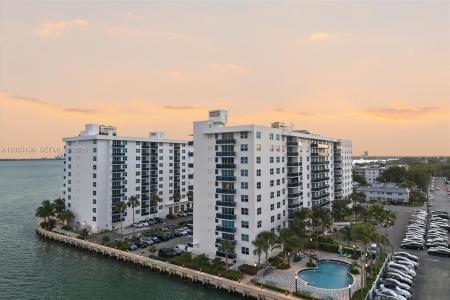 7501 E Treasure Dr 4EF, North Bay Village, Florida 33141, USA