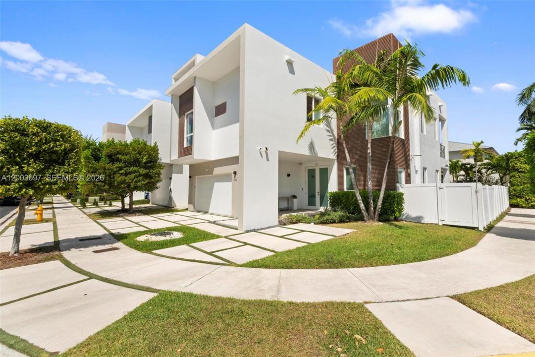 10431 NW 68th Ter, Doral, Florida 33178
