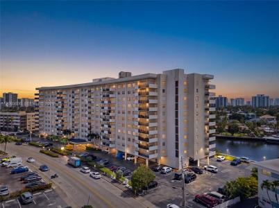 401 Golden Isles Dr 303, Hallandale Beach, Florida 33009, USA