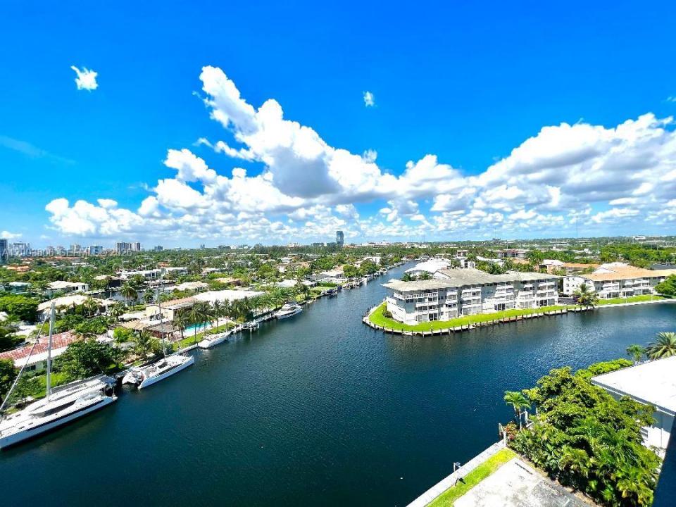 401 Golden Isles Dr 1011, Hallandale Beach, Florida 33009, Stati Uniti