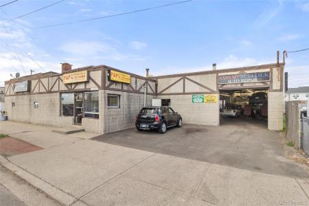 5651-5661 Merrick Road, Oyster Bay, New York 11758, États-Unis