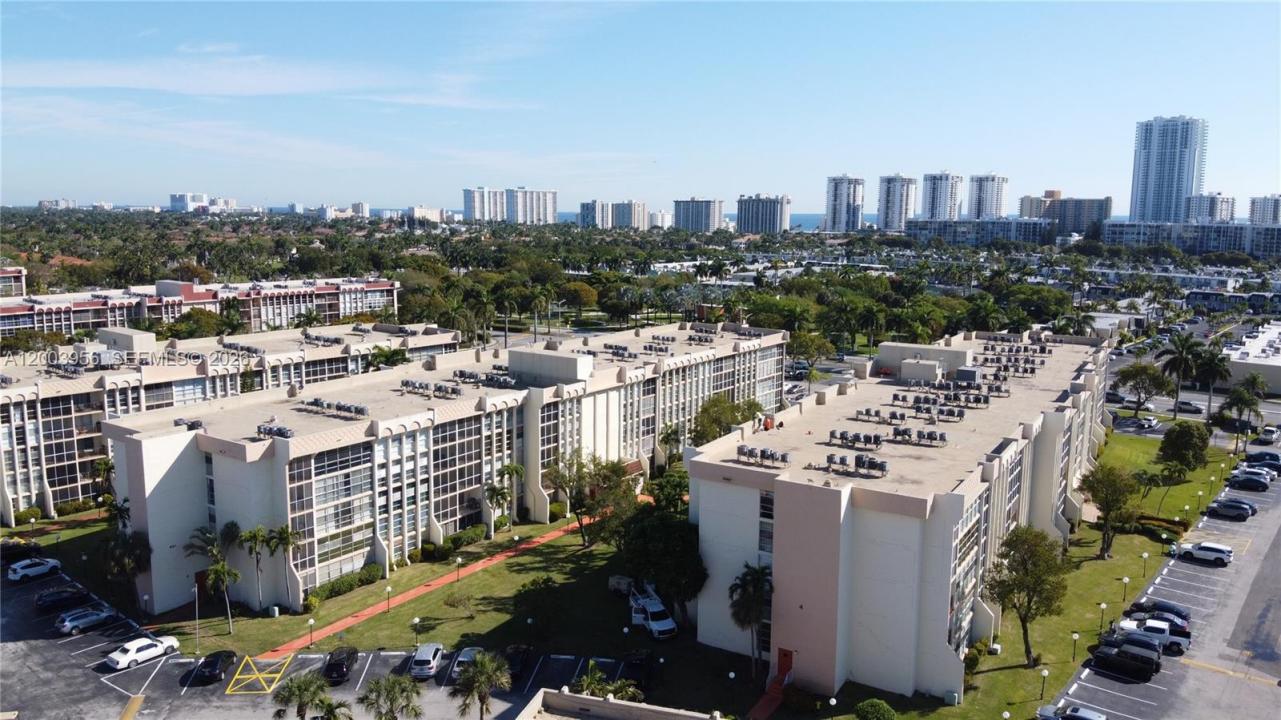 851 Three Islands Blvd 411, Hallandale Beach, Florida 33009, Stati Uniti