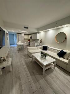 55 SW 9th St 1204, Miami, Florida 33130, USA