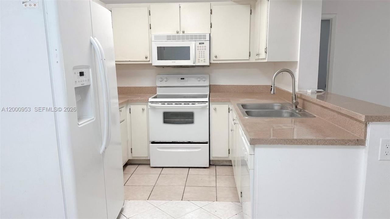 9491 S Palm Cir S 103, Pembroke Pines, Floride 33025, États-Unis