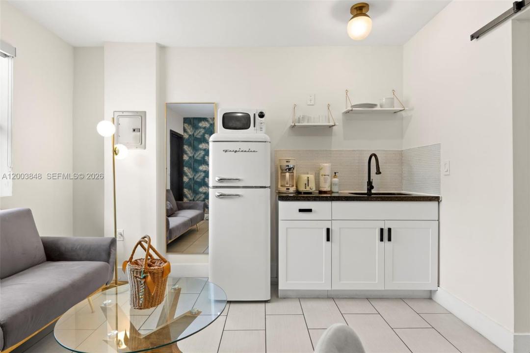 7320 Byron Ave, Miami Beach, Florida 33141, USA