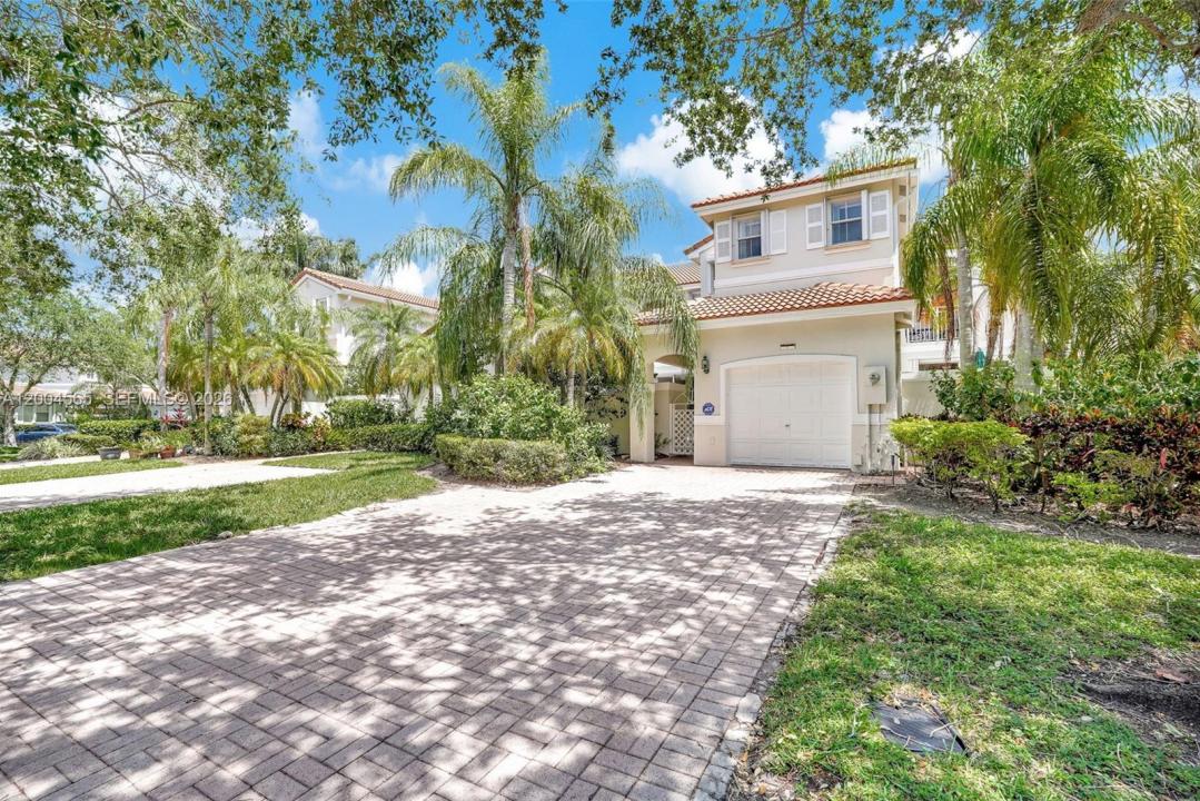 1675 Yellowheart Way, Hollywood, Floride 33019, États-Unis
