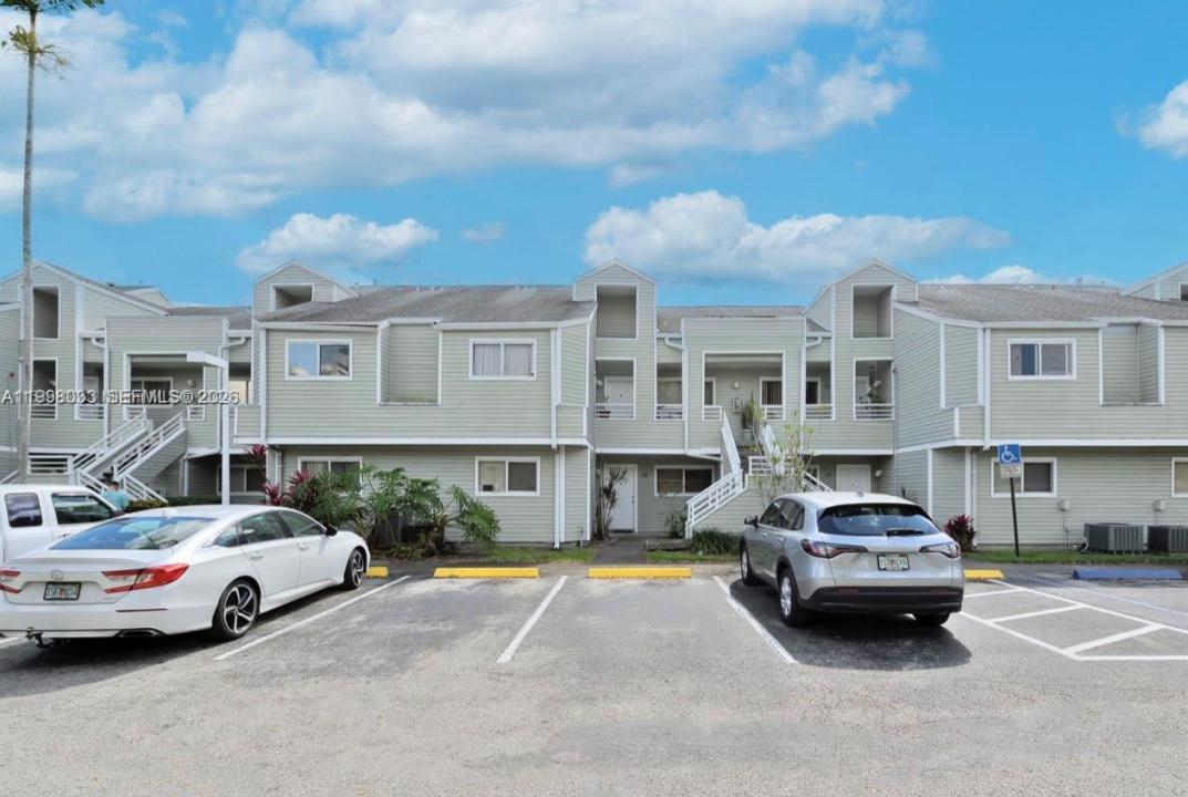 3453 NW 44th St 104, Oakland Park, Florida 33309