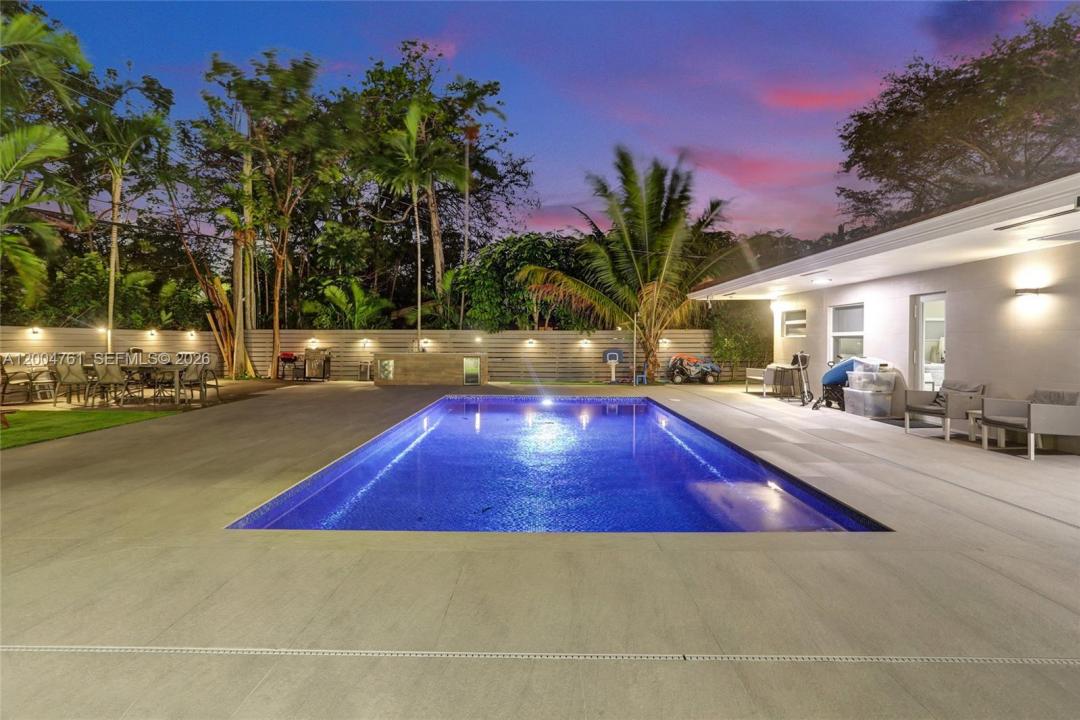 2126 NE 187th St, North Miami Beach, Floride 33179, États-Unis