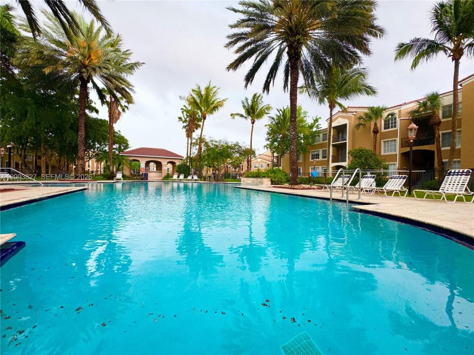 8060 N Nob Hill Rd 203, Tamarac, Floride 33321, États-Unis