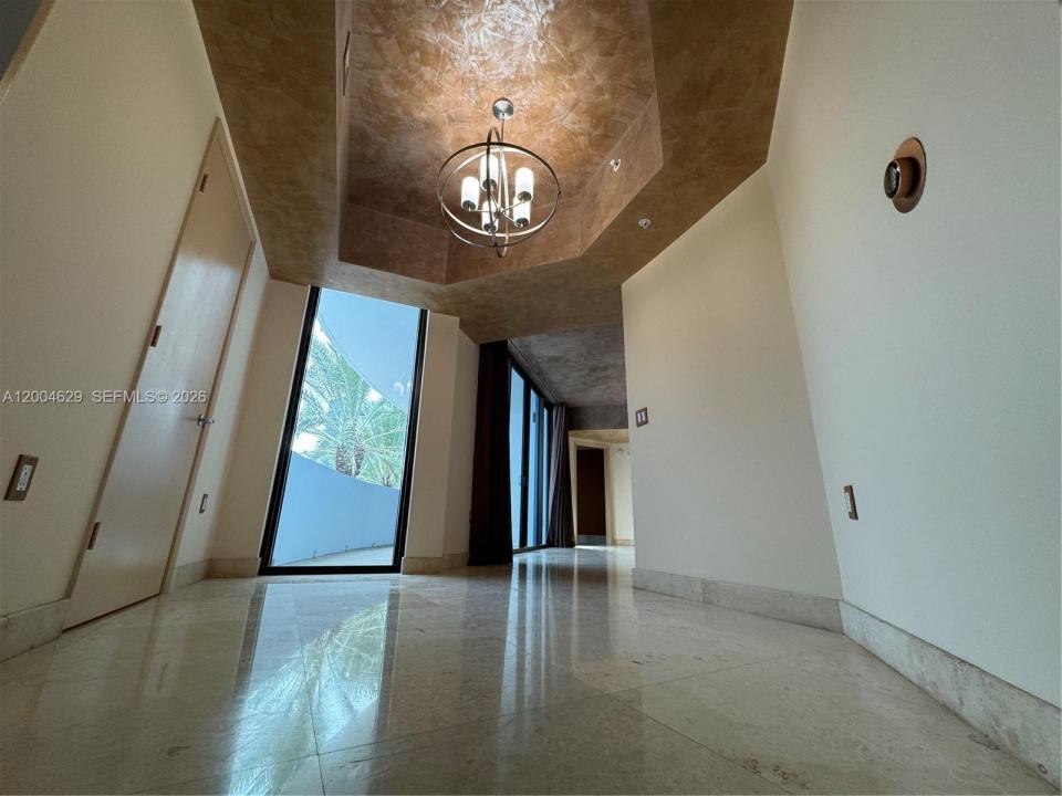 333 Las Olas Way 304, Fort Lauderdale, Florida 33301, USA