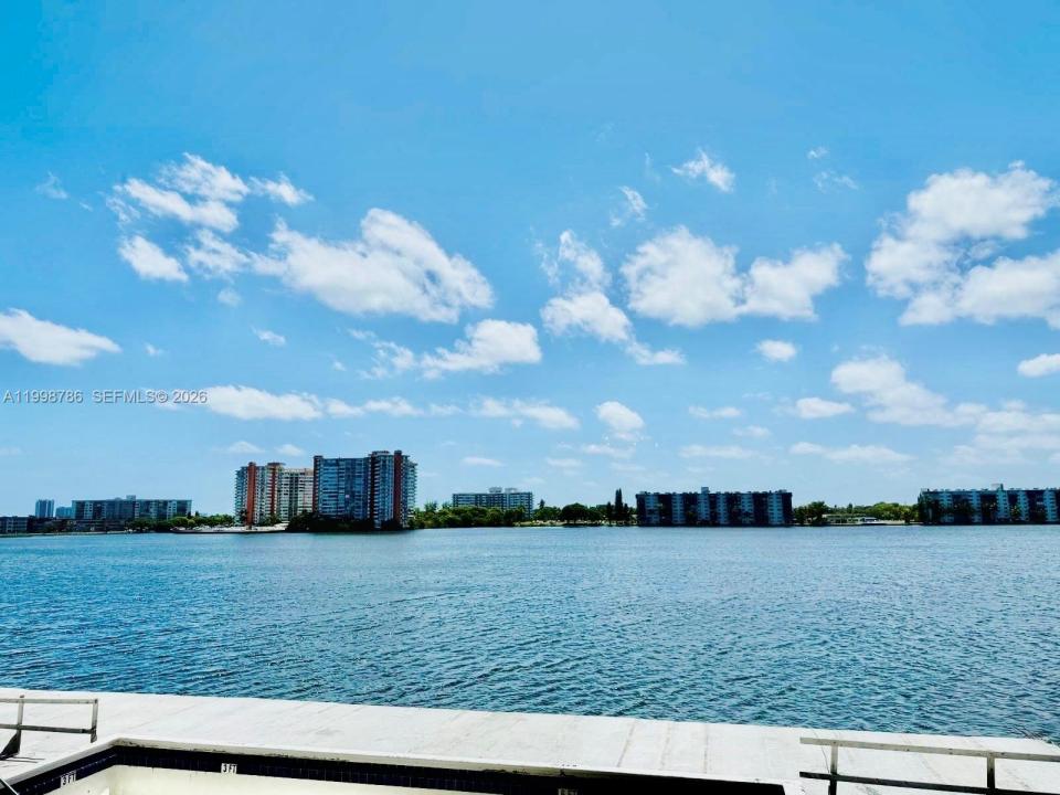 1150 NE 191st St 38, Miami, Florida 33179, USA