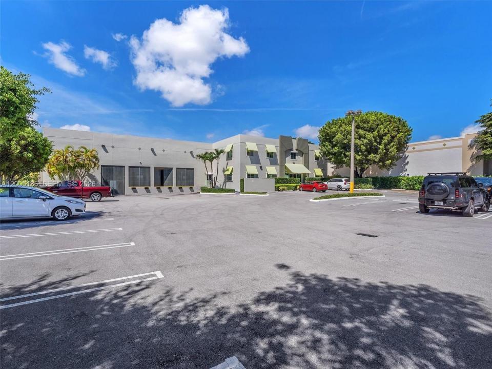 8299 NW 30th Ter, Doral, Florida 33122, USA