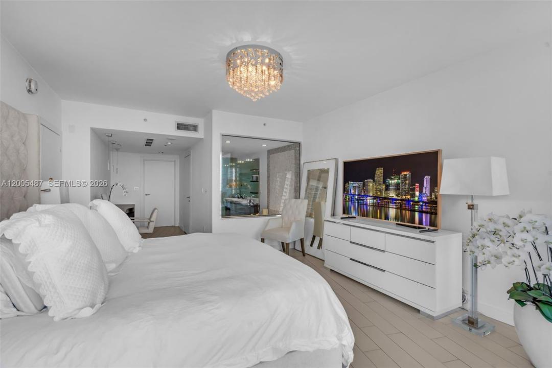 200 Biscayne Boulevard Way 3407, Miami, Florida 33131, USA