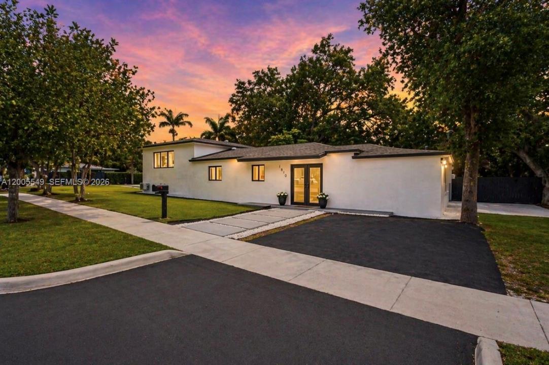 1810 NE 161st St, North Miami Beach, Florida 33162, USA