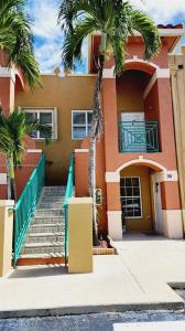 6960 NW 174th Ter 706, Hialeah, Florida 33015, USA