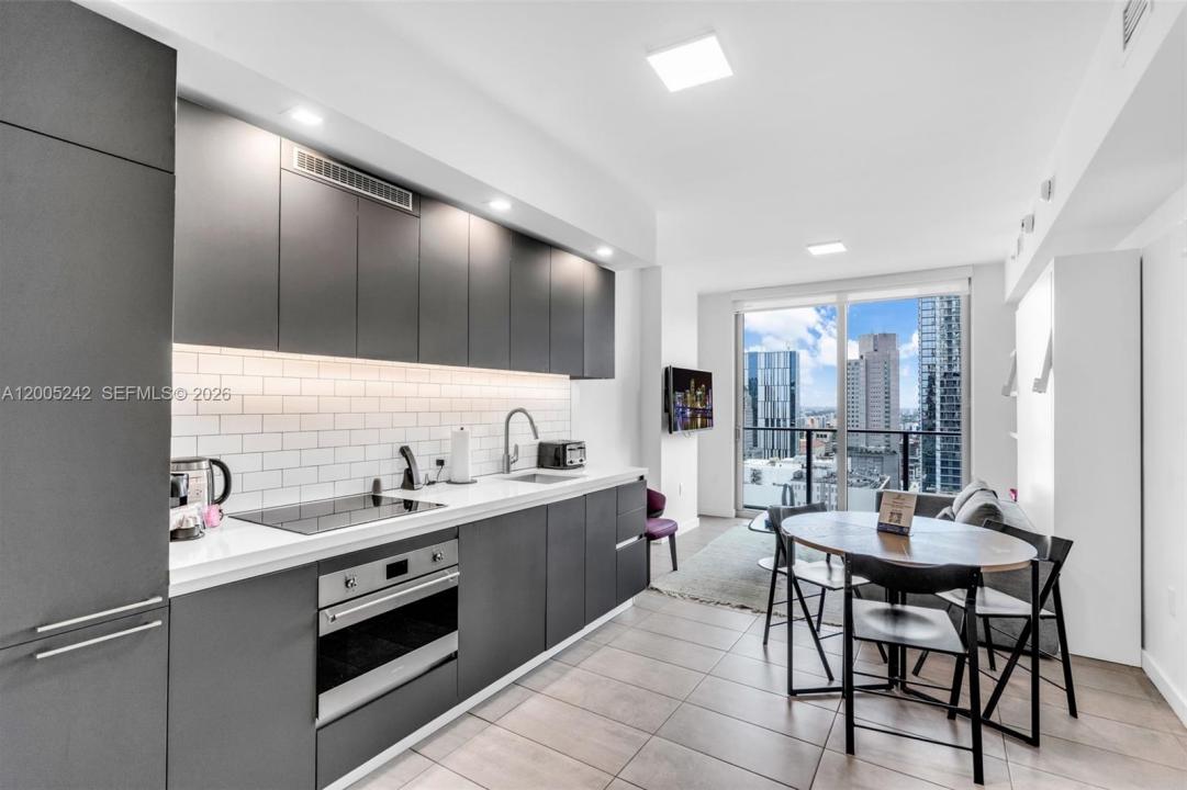 227 NE 2nd St 2503, Miami, فلوريدا 33132, الولايات المتحدة
