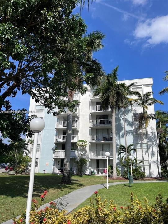 486 NW 165th St Rd B-405, Miami, Floride 33169, États-Unis