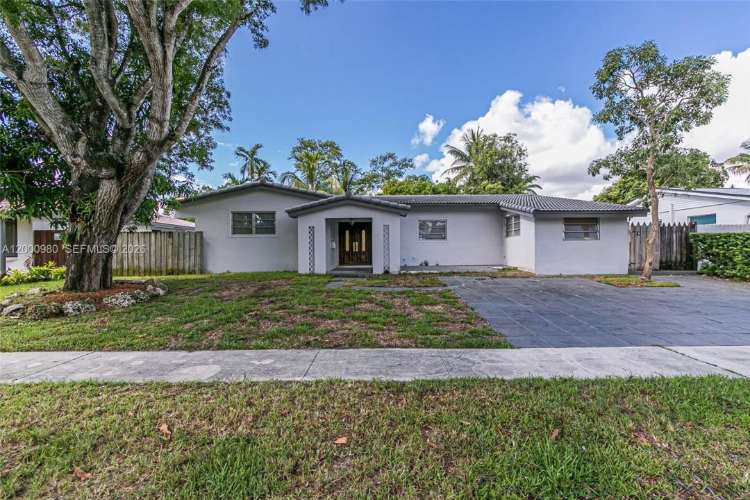 840 NE 182nd Ter, North Miami Beach, Floride 33162, États-Unis