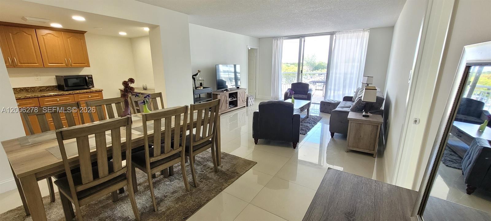 18011 Biscayne Blvd 402, Aventura, Floride 33160, États-Unis