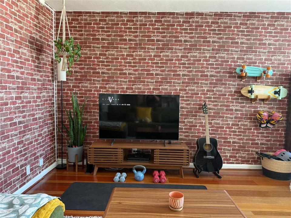 1000 West Ave 1105, Miami Beach, Florida 33139, USA